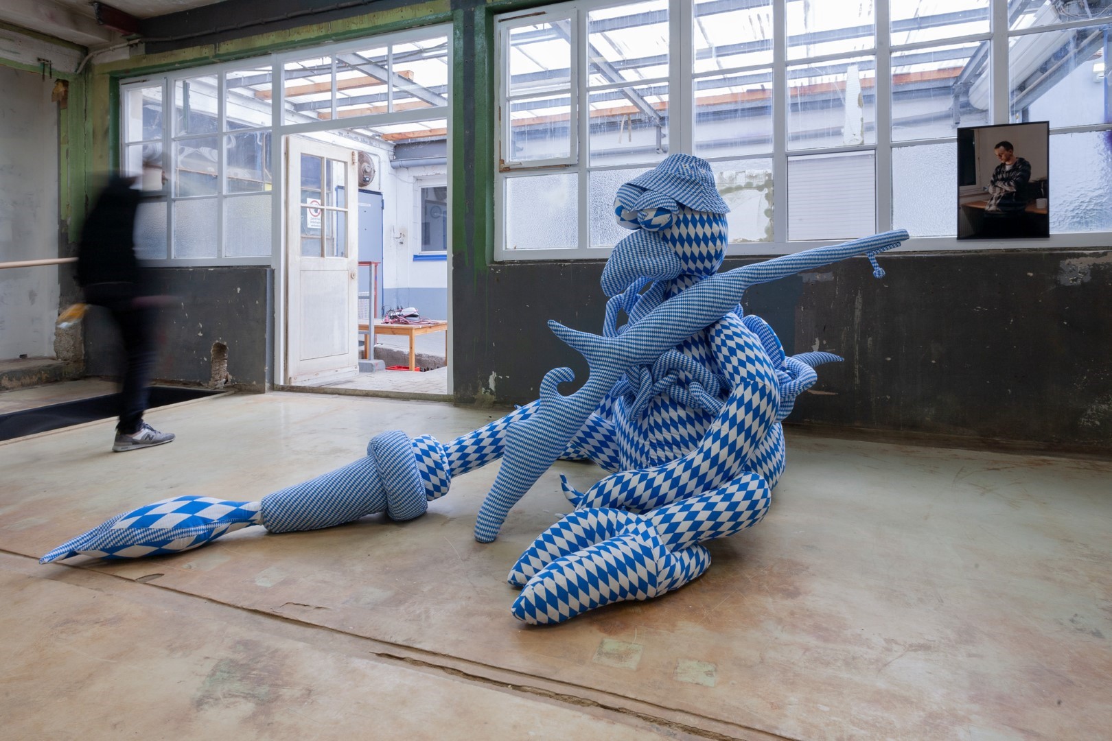 Lucia Mattes luciamattes installationview sculpture fabric 